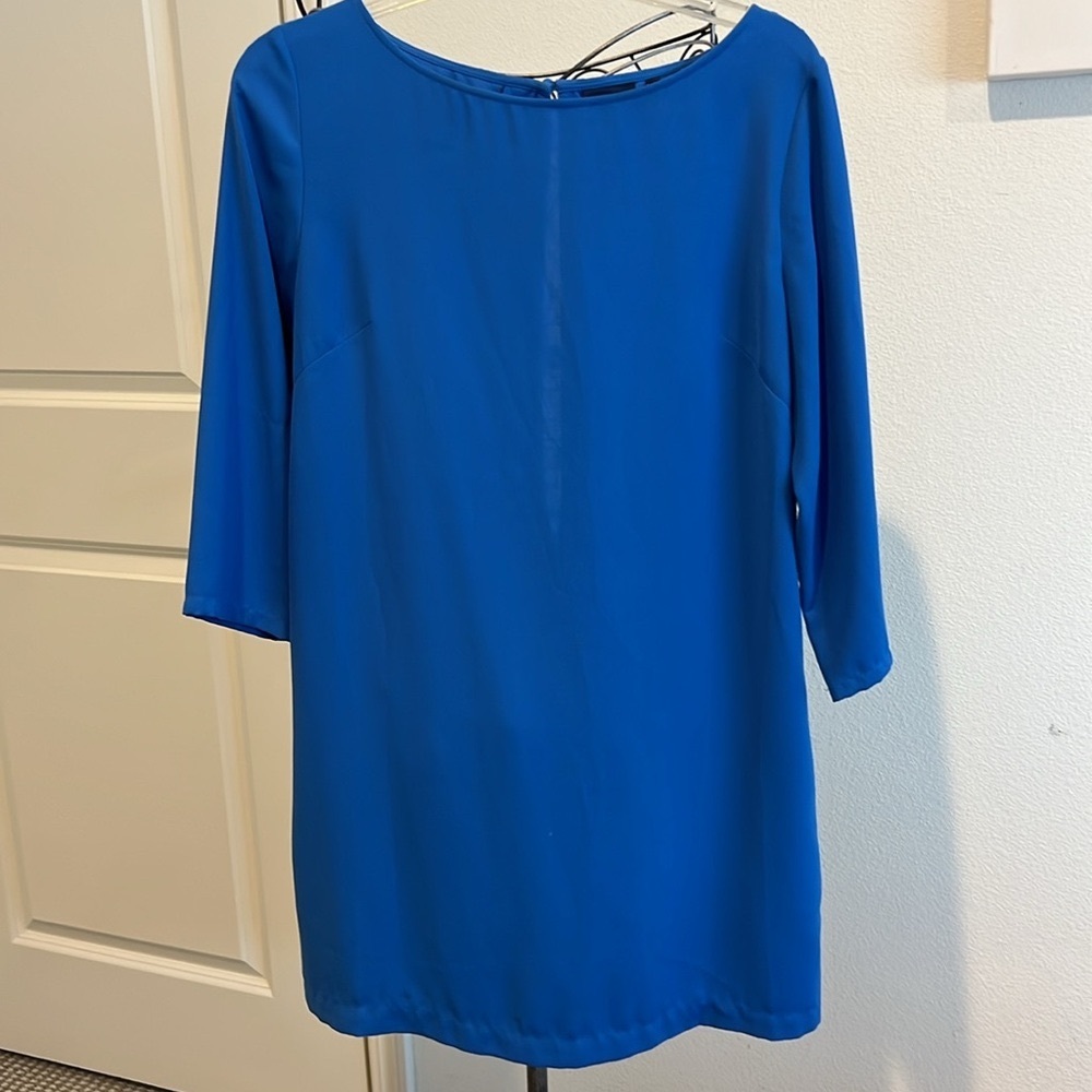 Tildon 3/4 sleeve, open back dress. Size M. Has 2 side pockets.